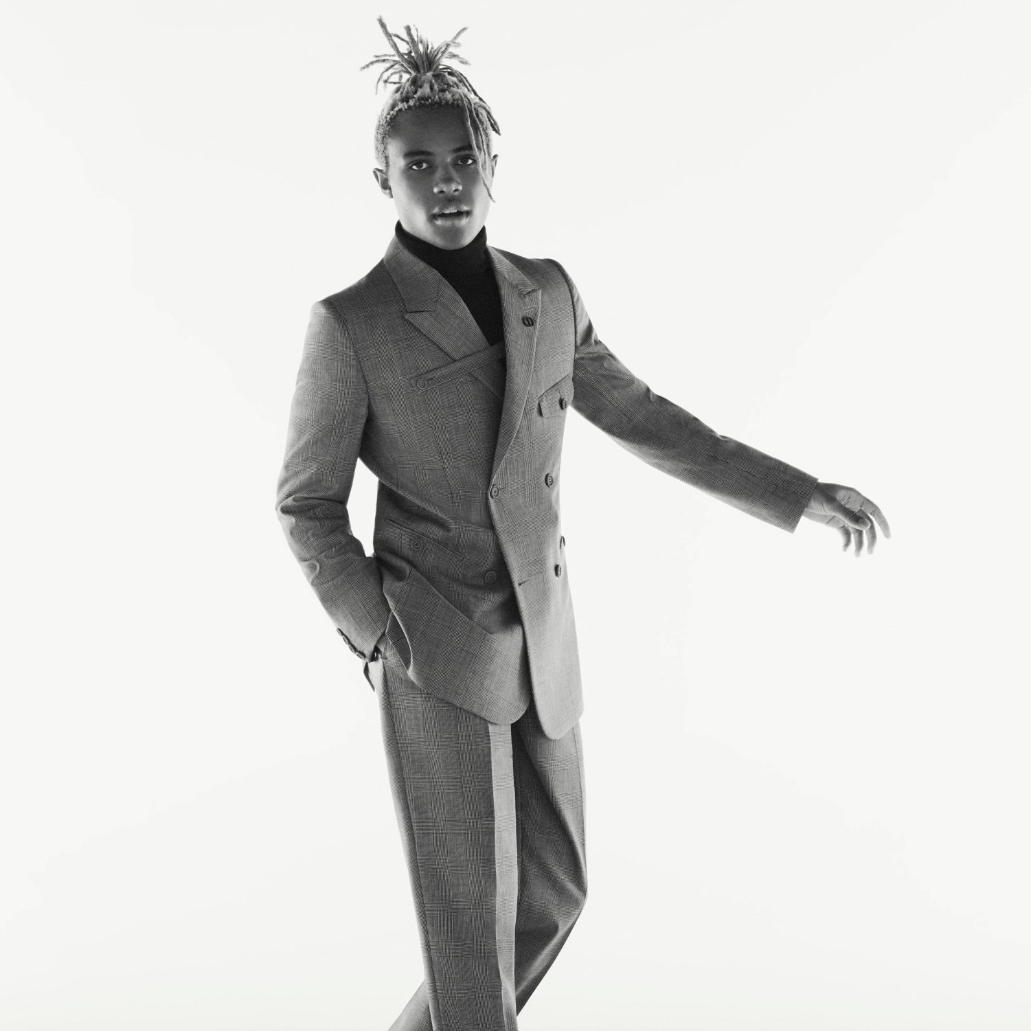 Dior представили капсульную коллекцию мужских костюмов