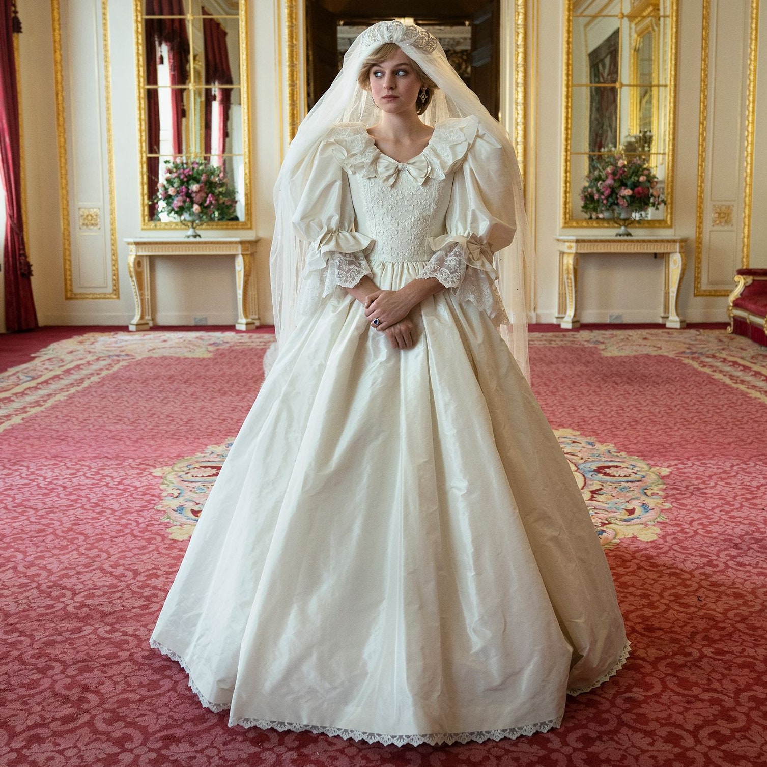 Как создавалась реплика свадебного платья принцессы Дианы для сериала «Корона»