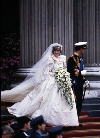 Принцесса Диана и принц Чарльз на своей свадьбе в 1981 году