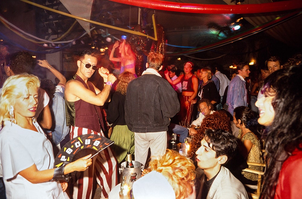 Вечеринка в Pacha кадр из книги Ibiza '89