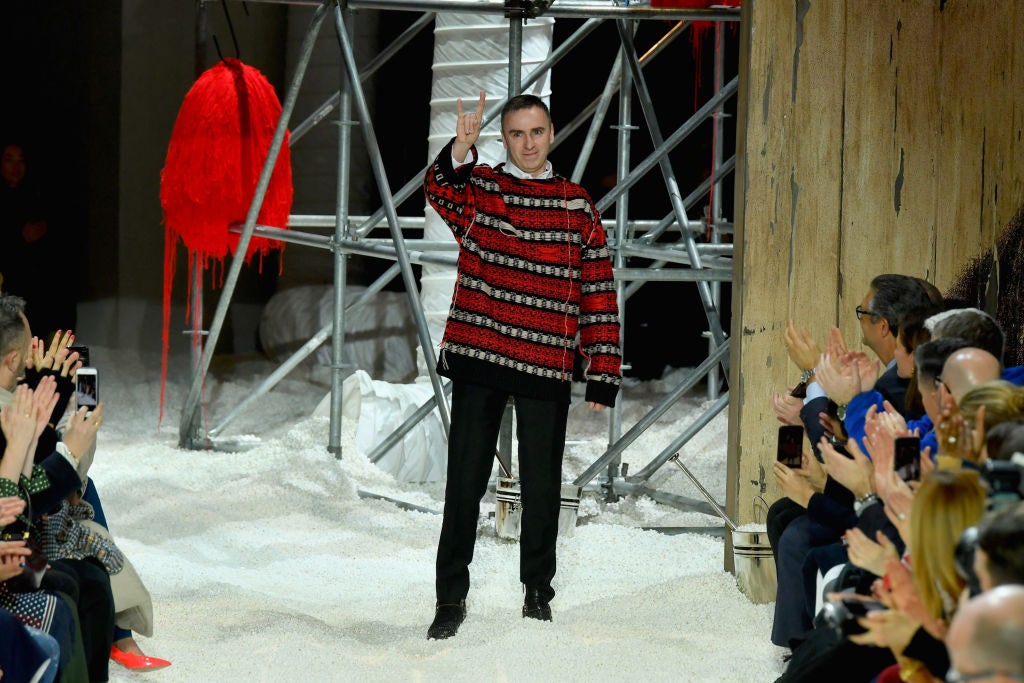 Раф Симонс в финале показа Calvin Klein 2018 год