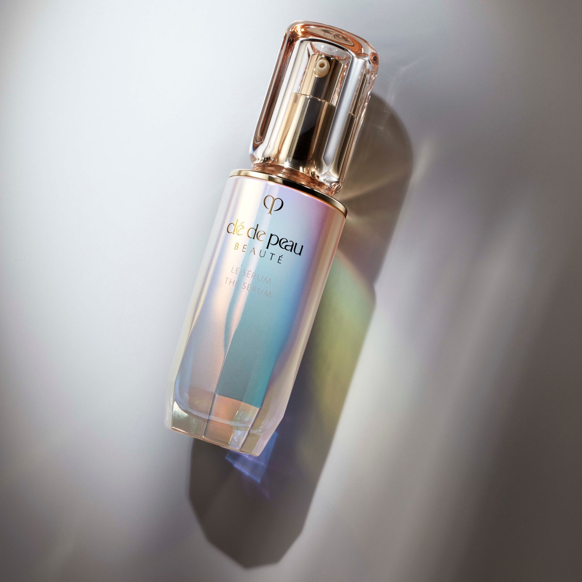 Поддержите женское образование вместе с Clé de Peau Beauté