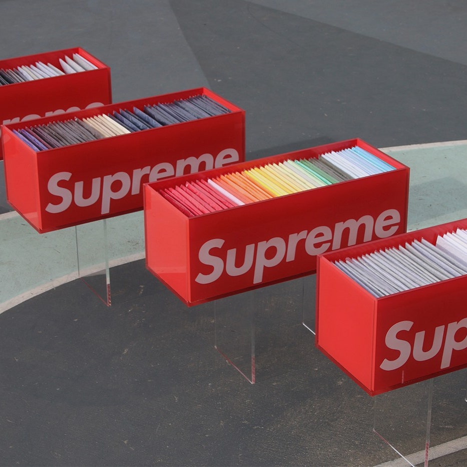 All supreme box logo store