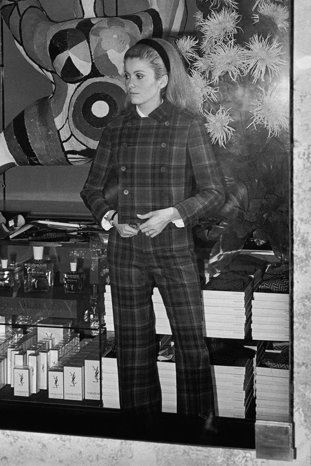 Катрин Денев в Yves Saint Laurent 1966