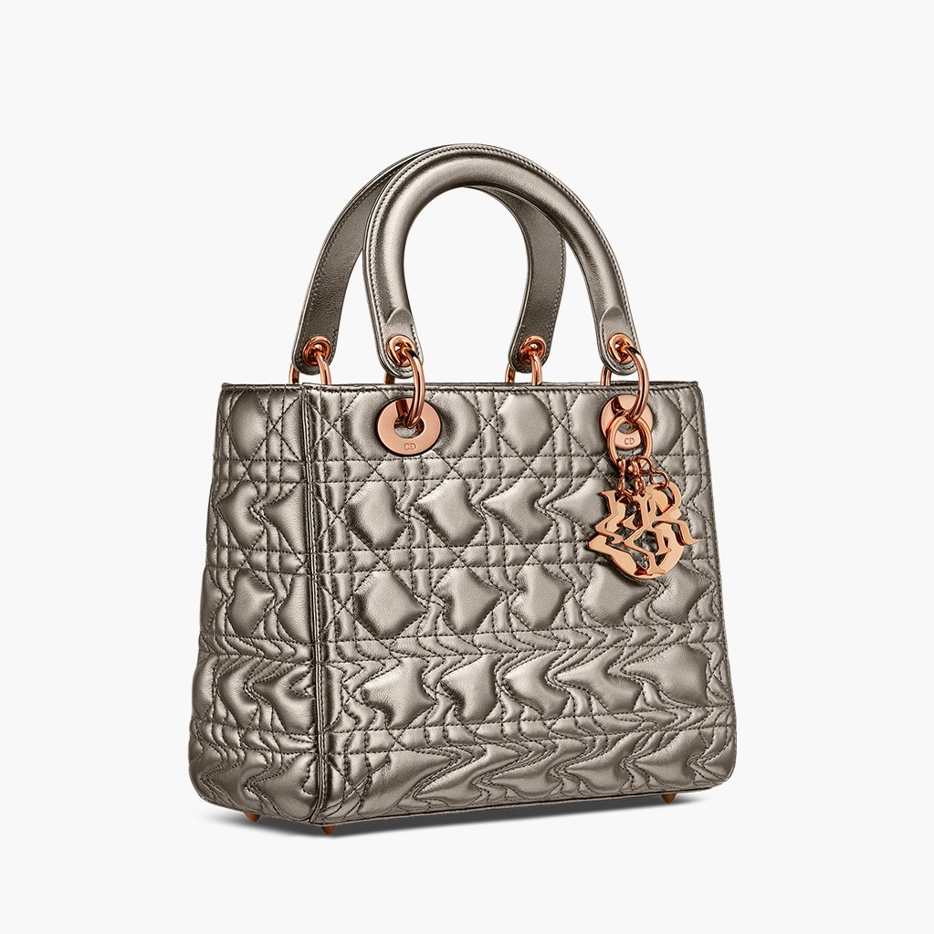 Невероятные интерпретации сумки Lady Dior в новой серии коллабораций с художниками всего мира