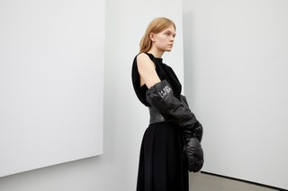 Платье Proenza Schouler перчатки MM6 Maison Margiela x The North Face