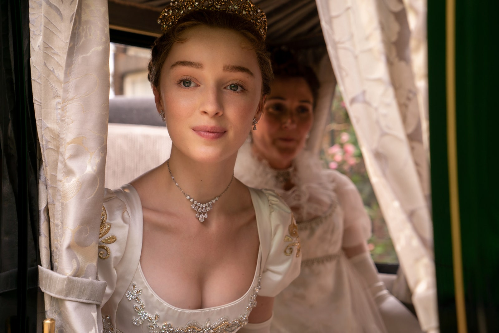 BRIDGERTON  PHOEBE DYNEVOR as DAPHNE BRIDGERTON and RUTH GEMMELL as LADY VIOLET BRIDGERTON in episode 101 of BRIDGERTON...