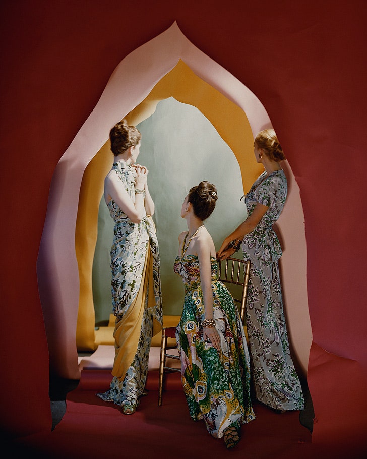 Модели в платьях Eta Nettie Rosenstein и Sophie Gimbel Vogue US 1947