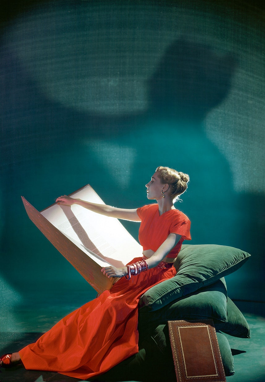 Модель Андреа Джонсон в платье Adele Simpson Vogue US 1945