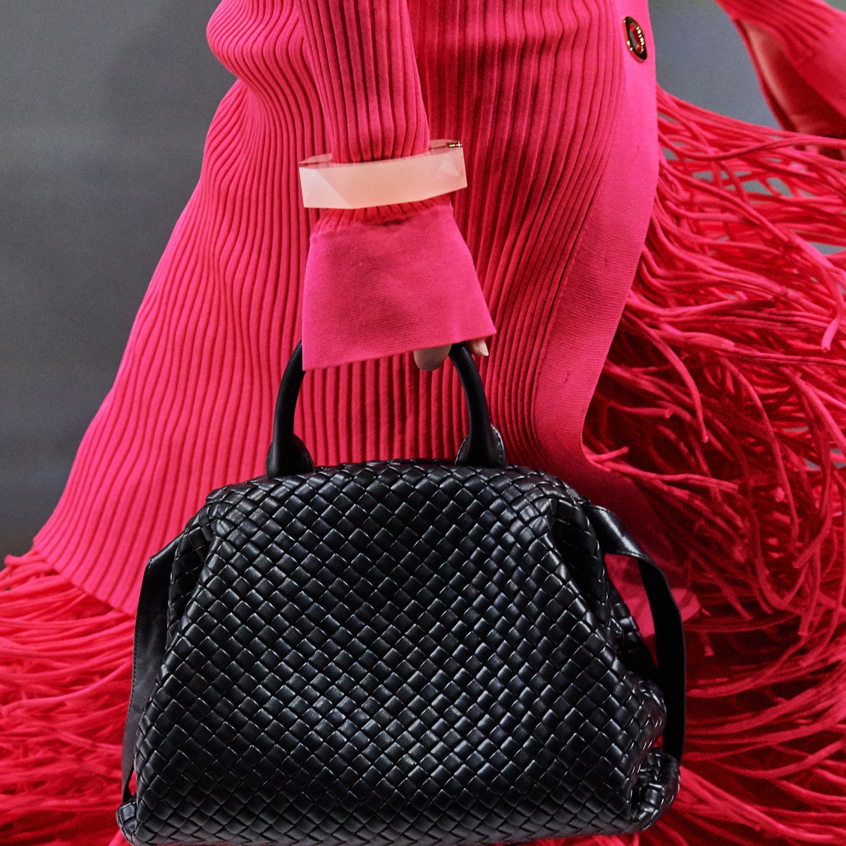 Bottega Veneta записали показ новой коллекции в театре Sadler’s Wells