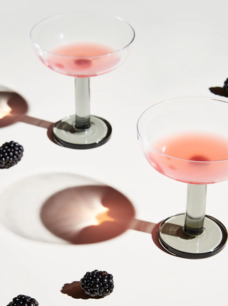Набор из двух бокалов купе Tom Dixon 7535 рублей farfetch.com