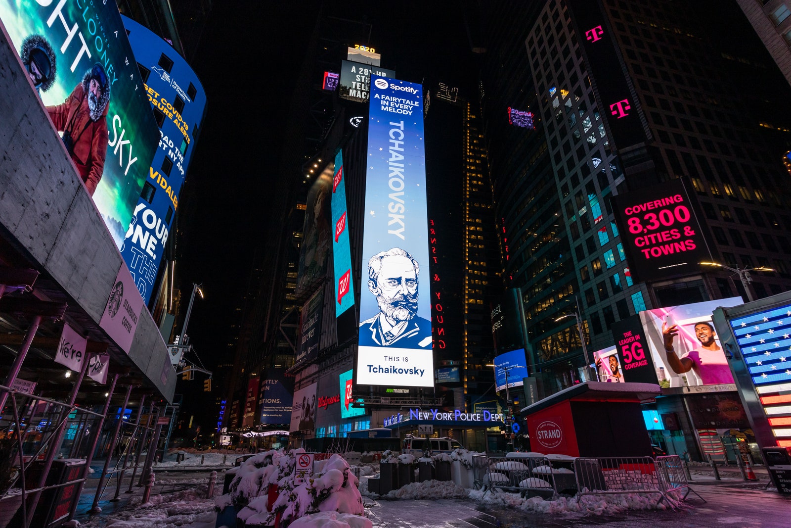 Spotify представил билборд с Чайковским на Таймссквер