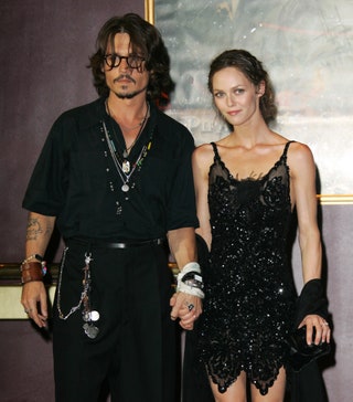 Джонни Депп и Ванесса Паради на премьере фильма «Пираты Карибского моря Сундук мертвеца» в Париже 2006