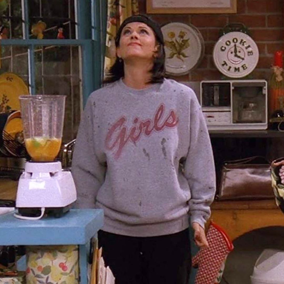 «Друзья» — культовый сериал 90х. Где купить свитшоты и свитеры как у Росса Моники Чендлера и Рейчел