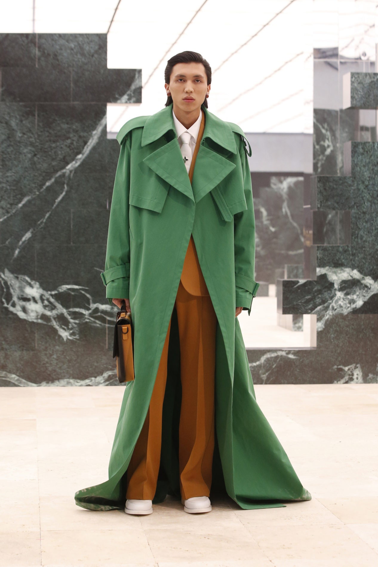 Зеленый цвет как на показе Louis Vuitton — один из самых модных в сезоне осеньзима 2021
