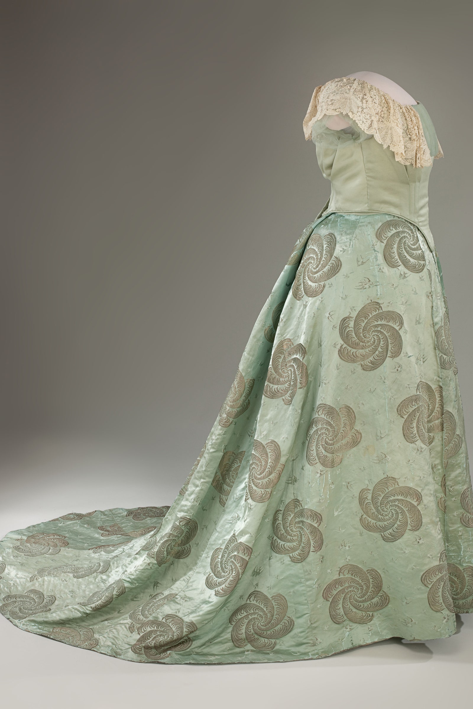 Воссозданная версия платья которое Эдит Кермит Кароу Рузвельт выбрала для инаугурации мужа в 1905 году