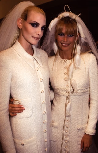 Надя Ауэрман и Клаудия Шиффер на Chanel Couture осеньзима 1995