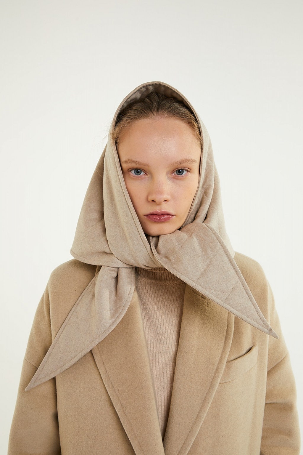 Vogue Россия представили коллекцию стеганых косынок и шарфов