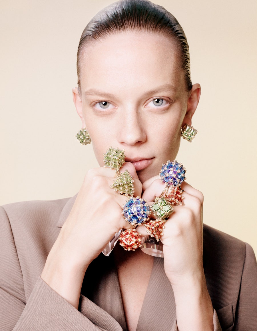 Кольца колье и браслеты из разноцветных кристаллов в новой коллекции Swarovski