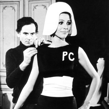 Pierre Cardin  02.07.1922 ModeschÃ¶pfer F mit einem Mannequin 60er Jahre
