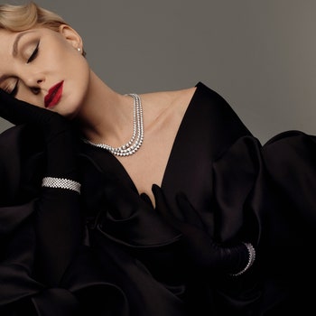 Земфира выпустила новый альбом «Бордерлайн». Vogue рассказывает об отношениях рокзвезды и одежды
