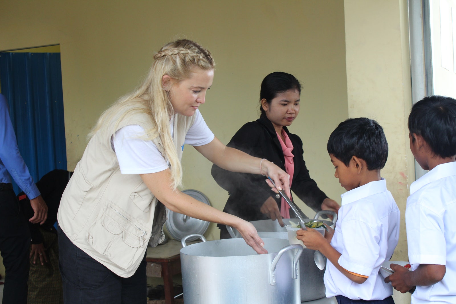 Кейт Хадсон в Камбодже 2017