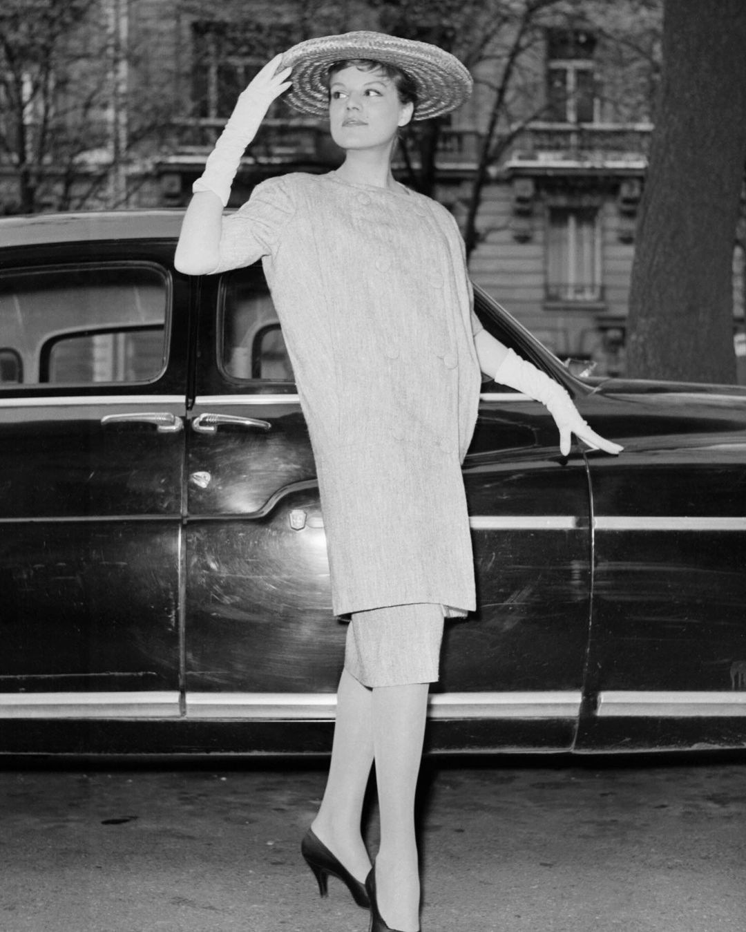 Модель в платьетунике Balenciaga 1957