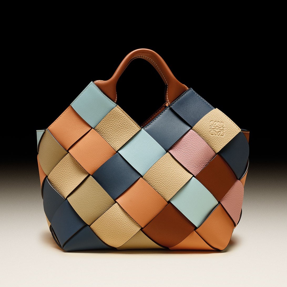 Loewe выпустили новую серию плетеных экологичных сумок