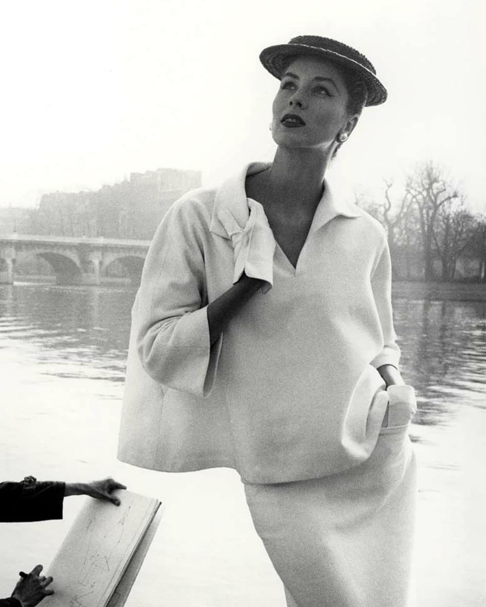 Сьюзи Паркер в Balenciaga 1950е