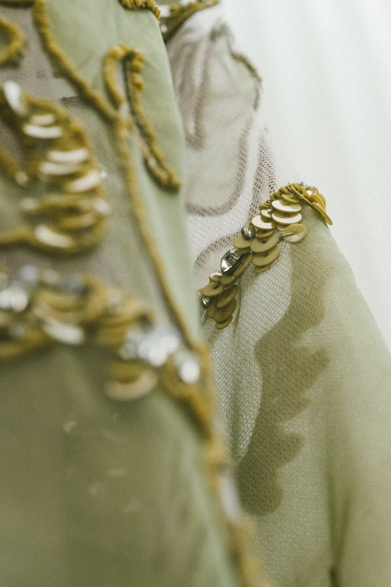 Рассмотрите детали роскошных платьев Valentino созданных специально для России