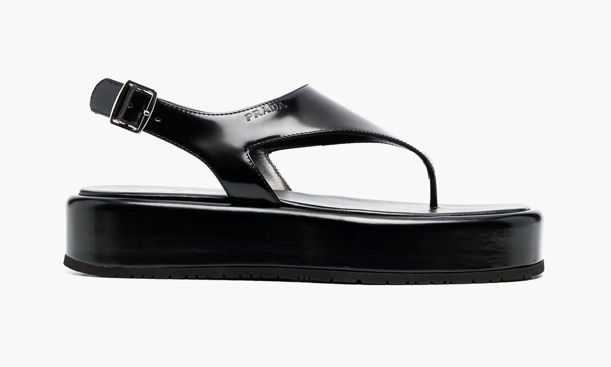 Prada 65000 рублей farfetch.com