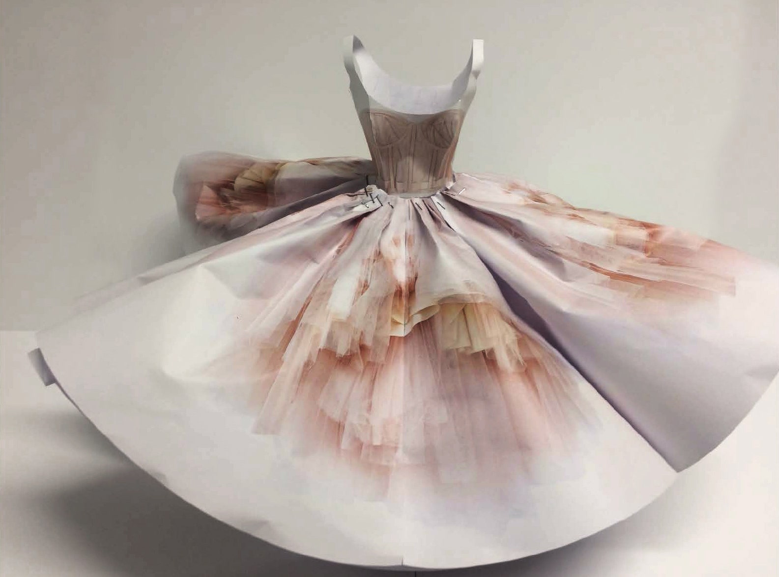 Бумажная модель платья из коллекции Alexander McQueen весналето 2021