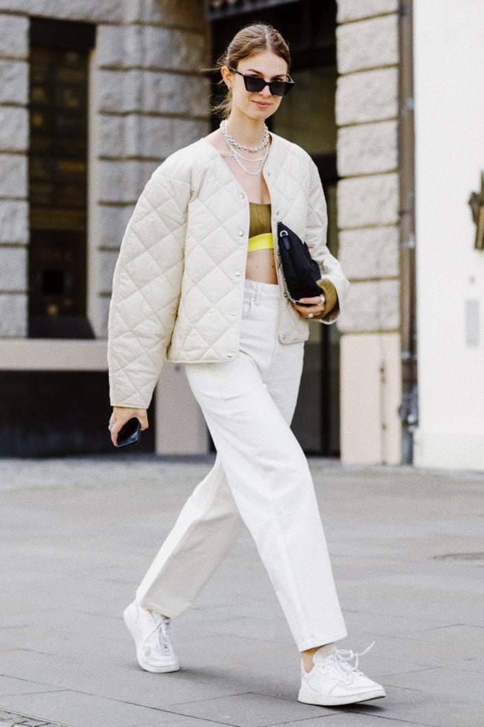 Этой весной вам точно пригодятся низкие белые кеды — вот 10 самых модных |  Vogue Russia