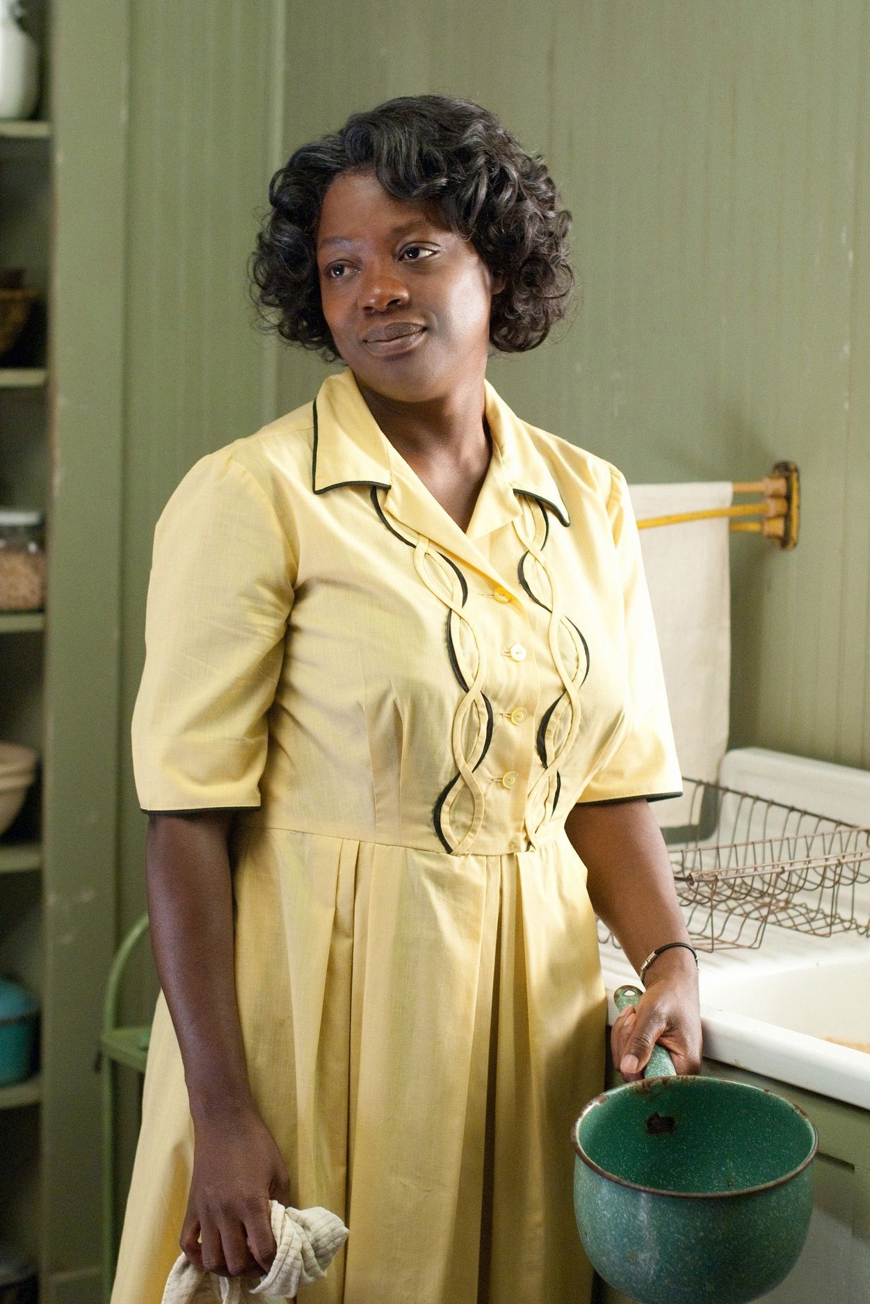 THE HELPCostume Design PhotographyTH254AR  Viola Davis stars as Aibileen Clark.  Twotime Academy Award¨ nominee Sharen...