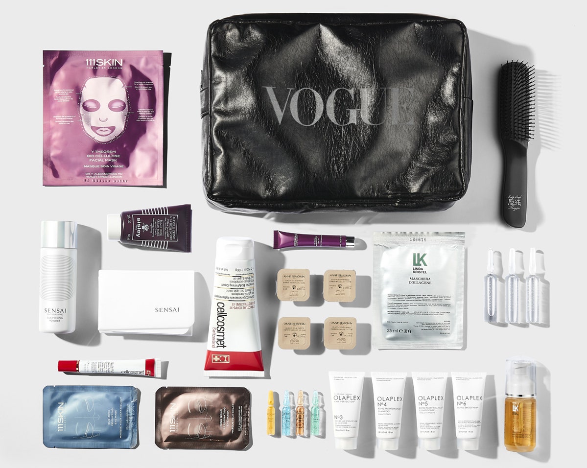 Vogue Beauty Bag 29500 рублей condenaststore.ru