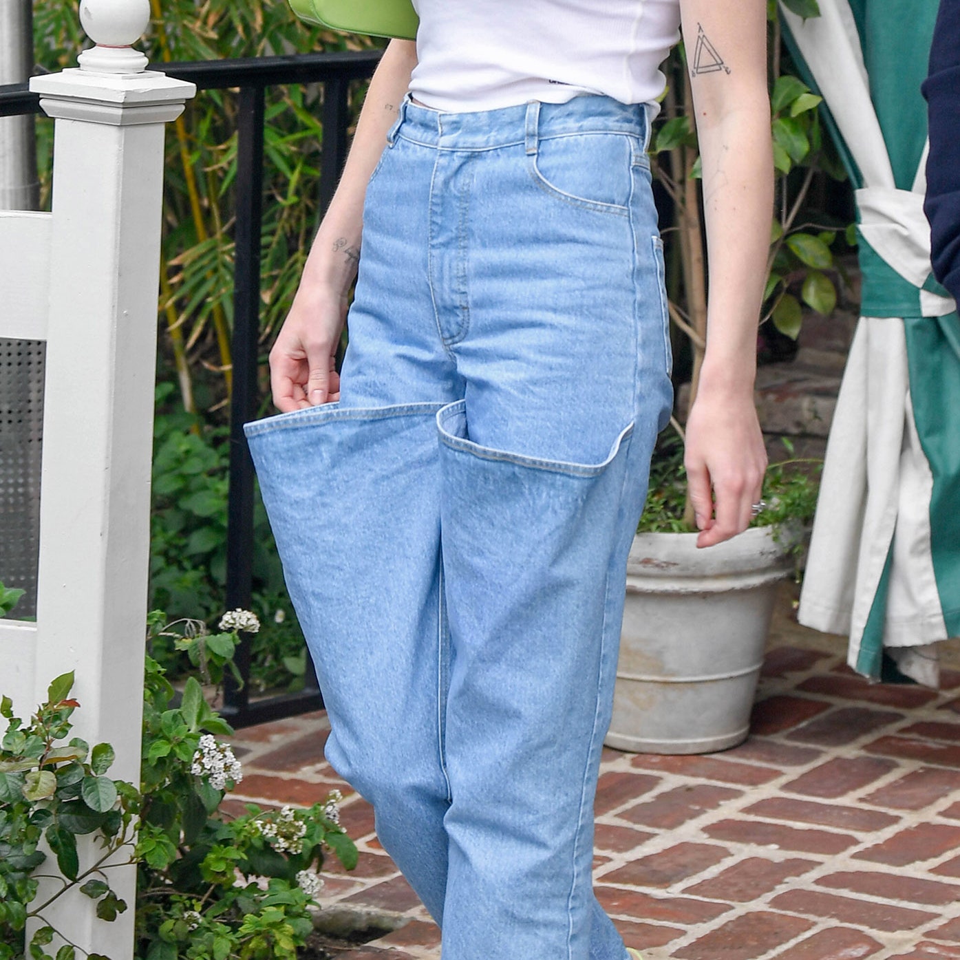 Не бойтесь носить необычные джинсы, как это делает Софи Тернер