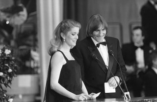 Катрин Денев и Жерар Депардье на премии Сезар в 1982 году в Париже