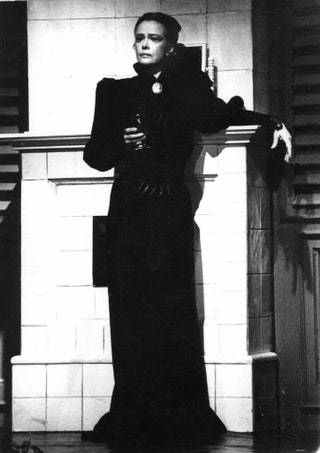 Марина Неелова в спектакле «Анфиса» 1991 год