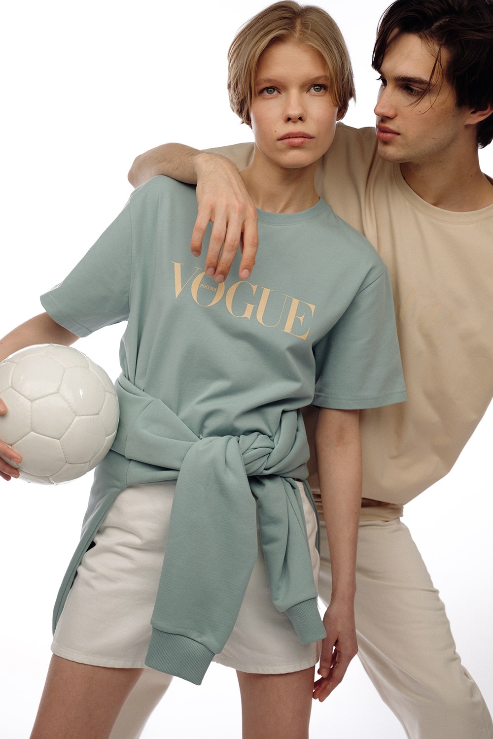 Летняя коллекция футболок и свитшотов Vogue Россия