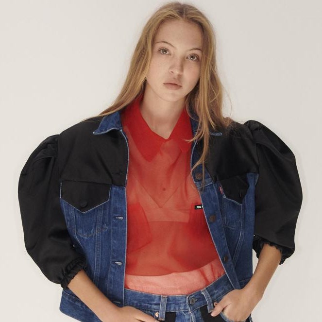 Levi's и Upcycled by Miu Miu сделали самые модные джинсовые куртки этого лета