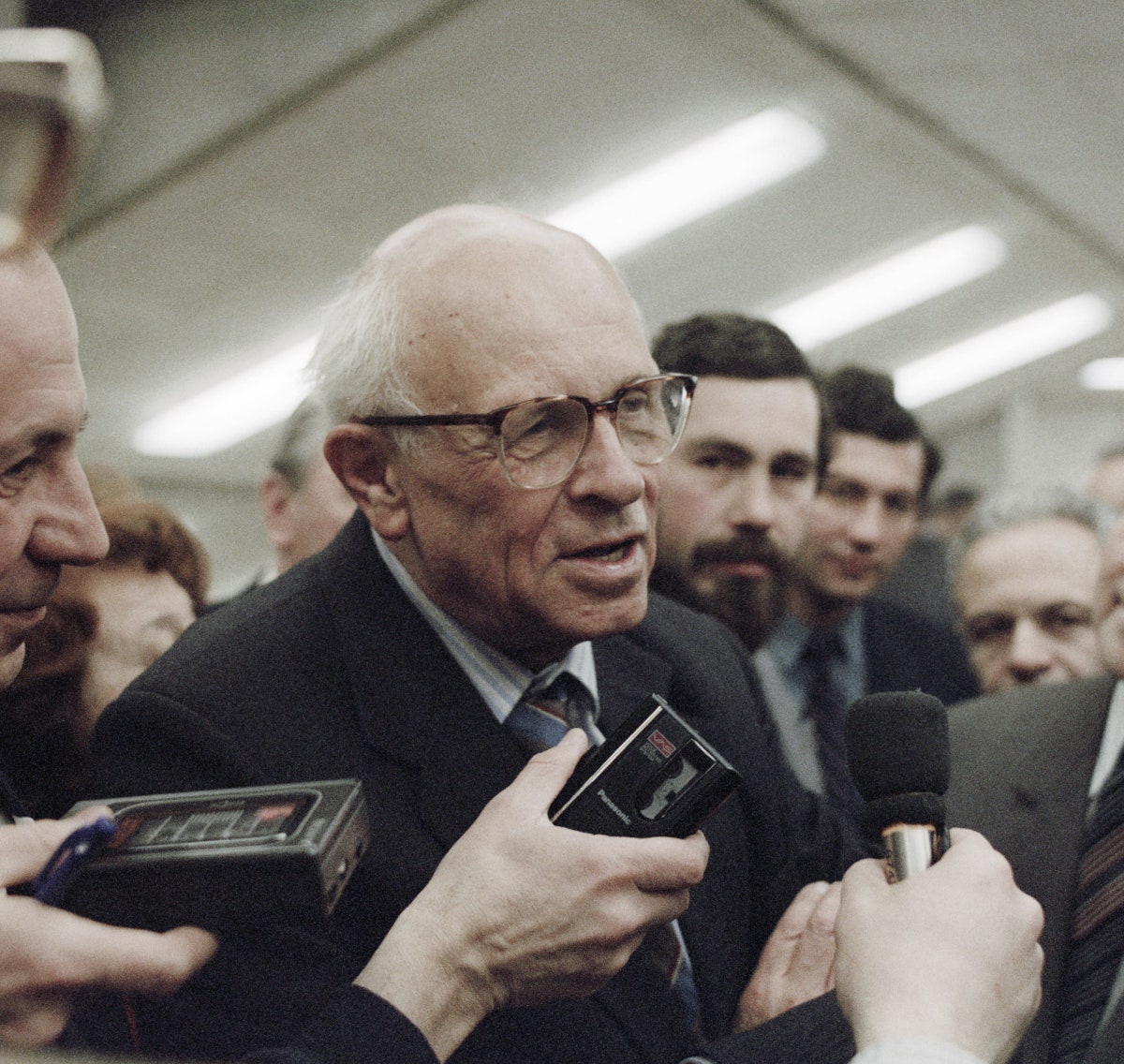 Андрей Сахаров дает интервью на конференции АН СССР март 1989 года