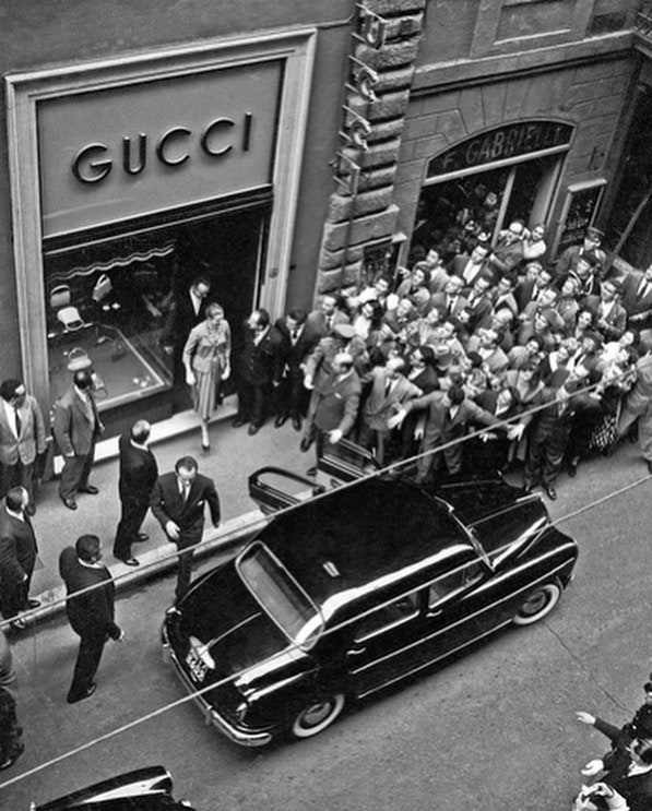 Грейс Келли покидает бутик Gucci в Риме 1959