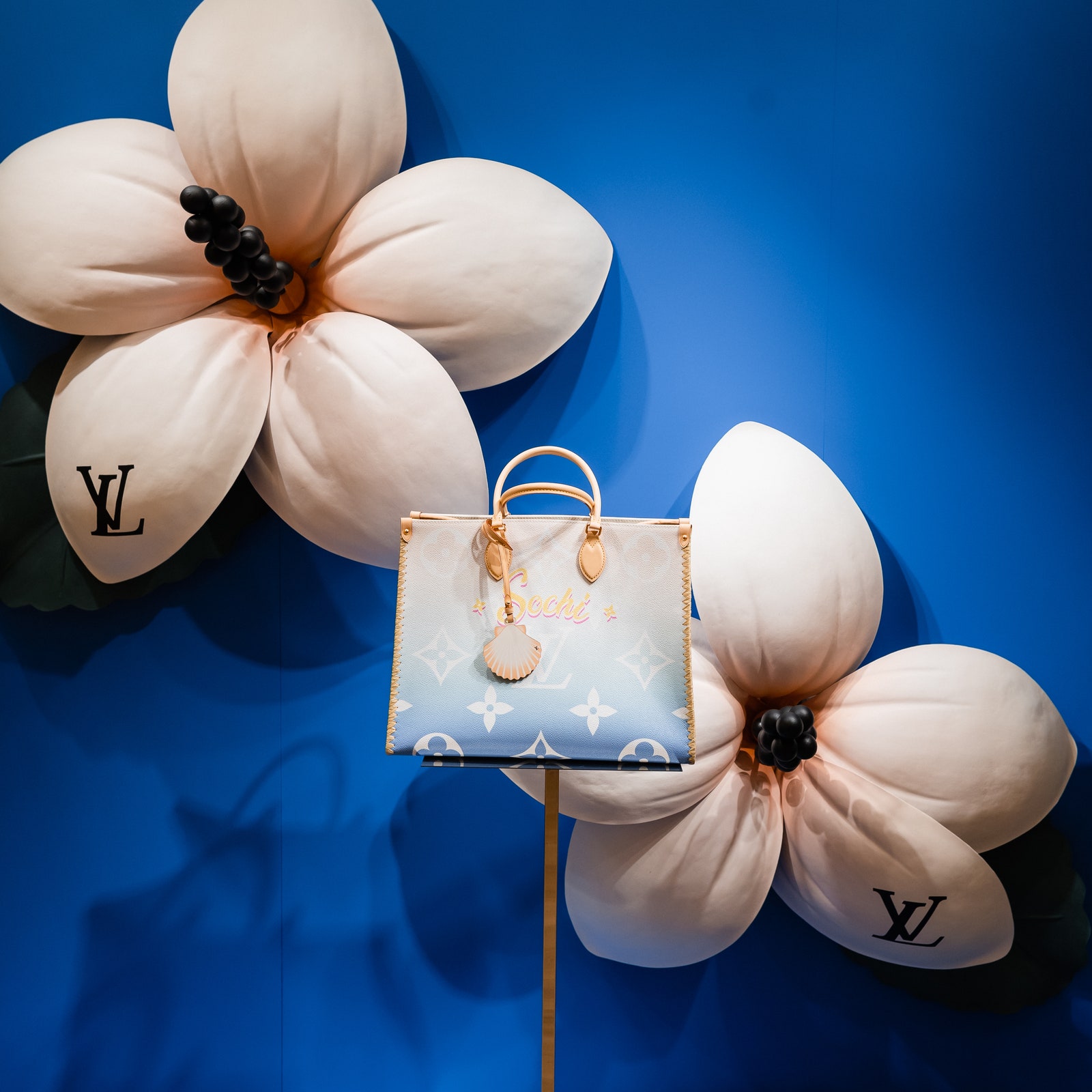 Louis Vuitton впервые представили сумку с названием российского города (догадайтесь какого!)