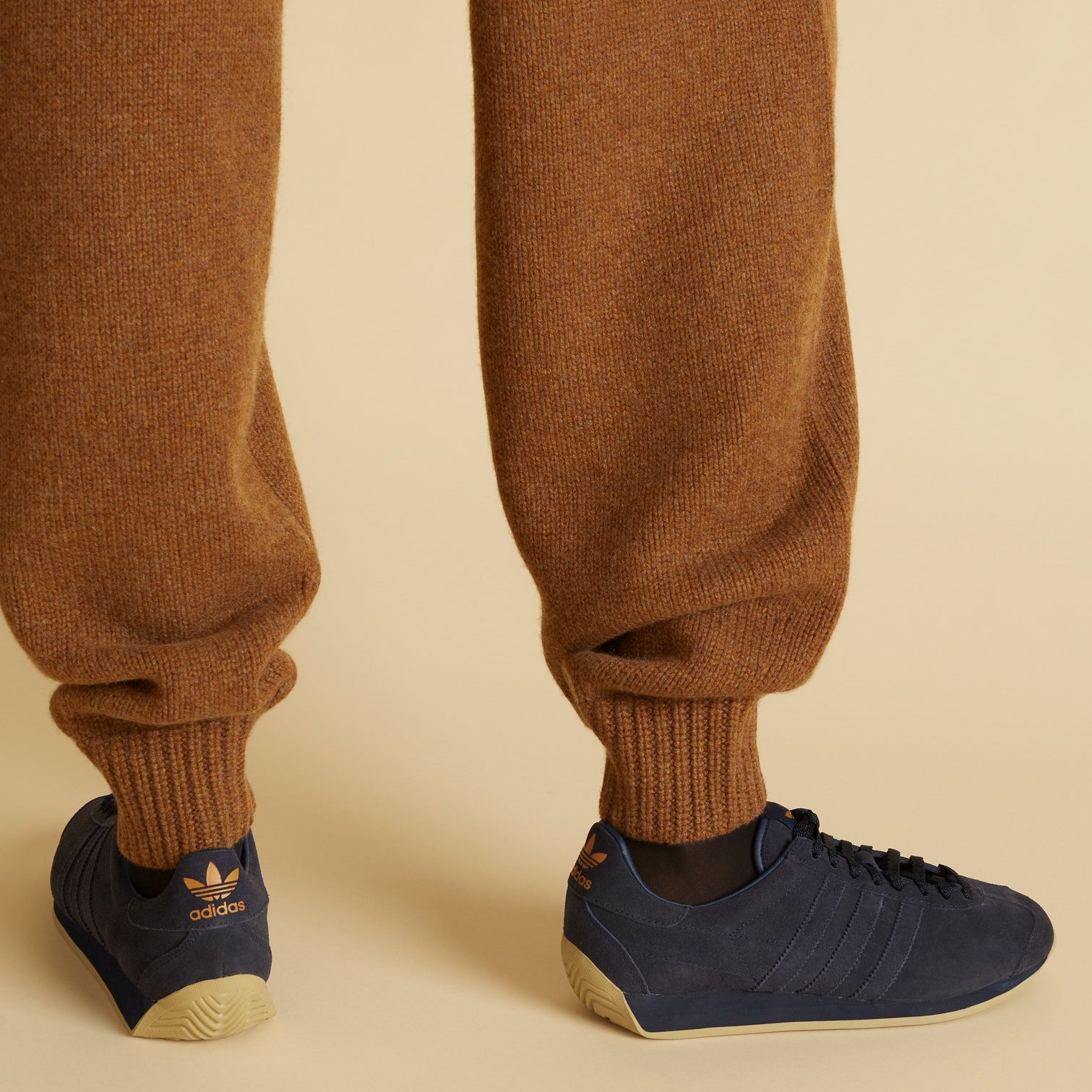 Объект желания: феноменальные кроссовки Khaite x adidas