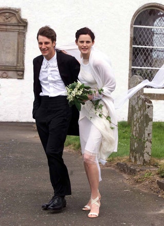Стелла Теннант вышла замуж за французского фотографа Дэвида Ласнета в 1999 году в своем родном городе в Шотландии. В...