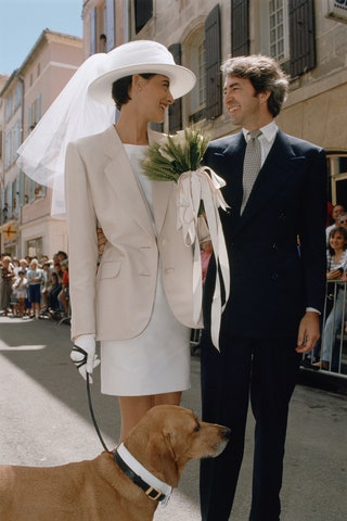 Французская модель и дизайнер Инес де ля Фрессанж вышла замуж за артдилера Луиджи Д'Урсо в 1990 году после ухода с...