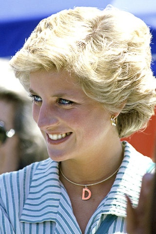 Принцесса Диана в золотом ожерелье 1985