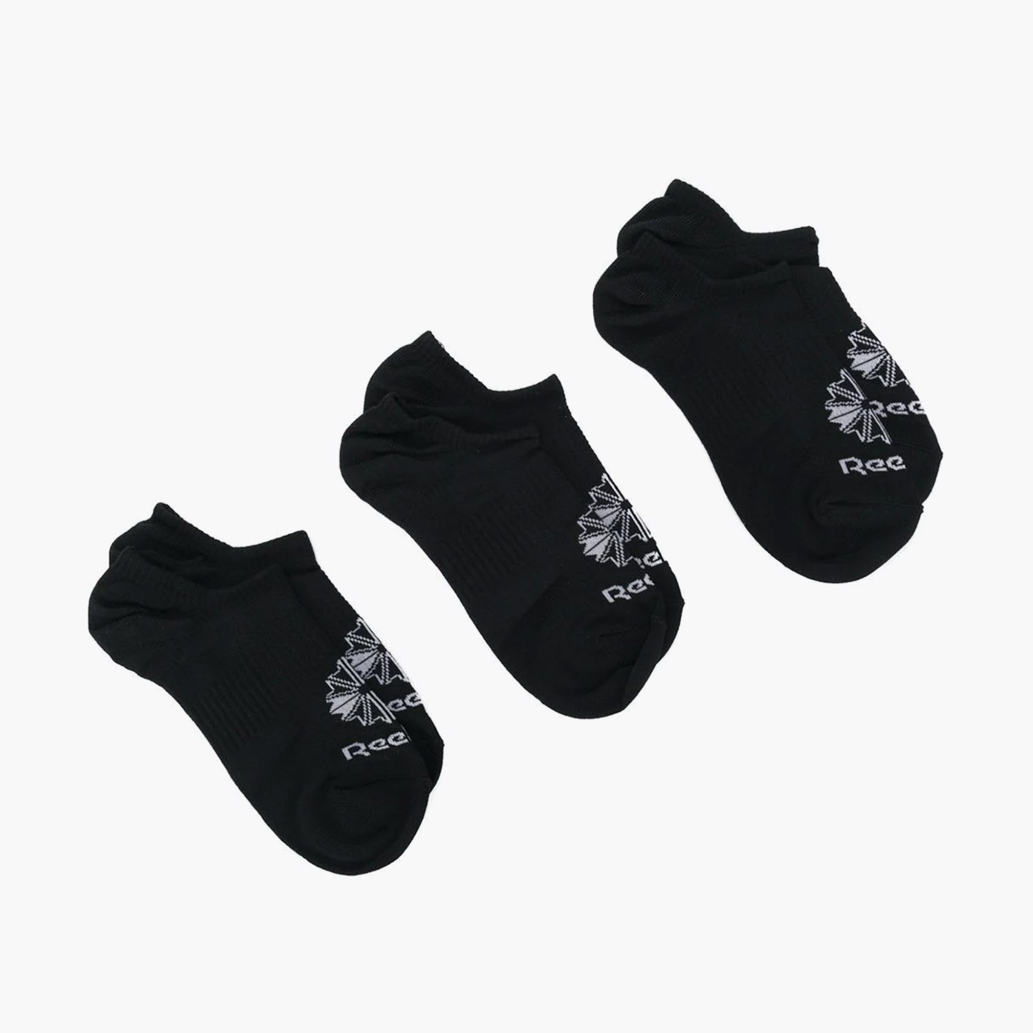 Сет из трех пар коротких носков Reebok 1430 рублей farfetch.com