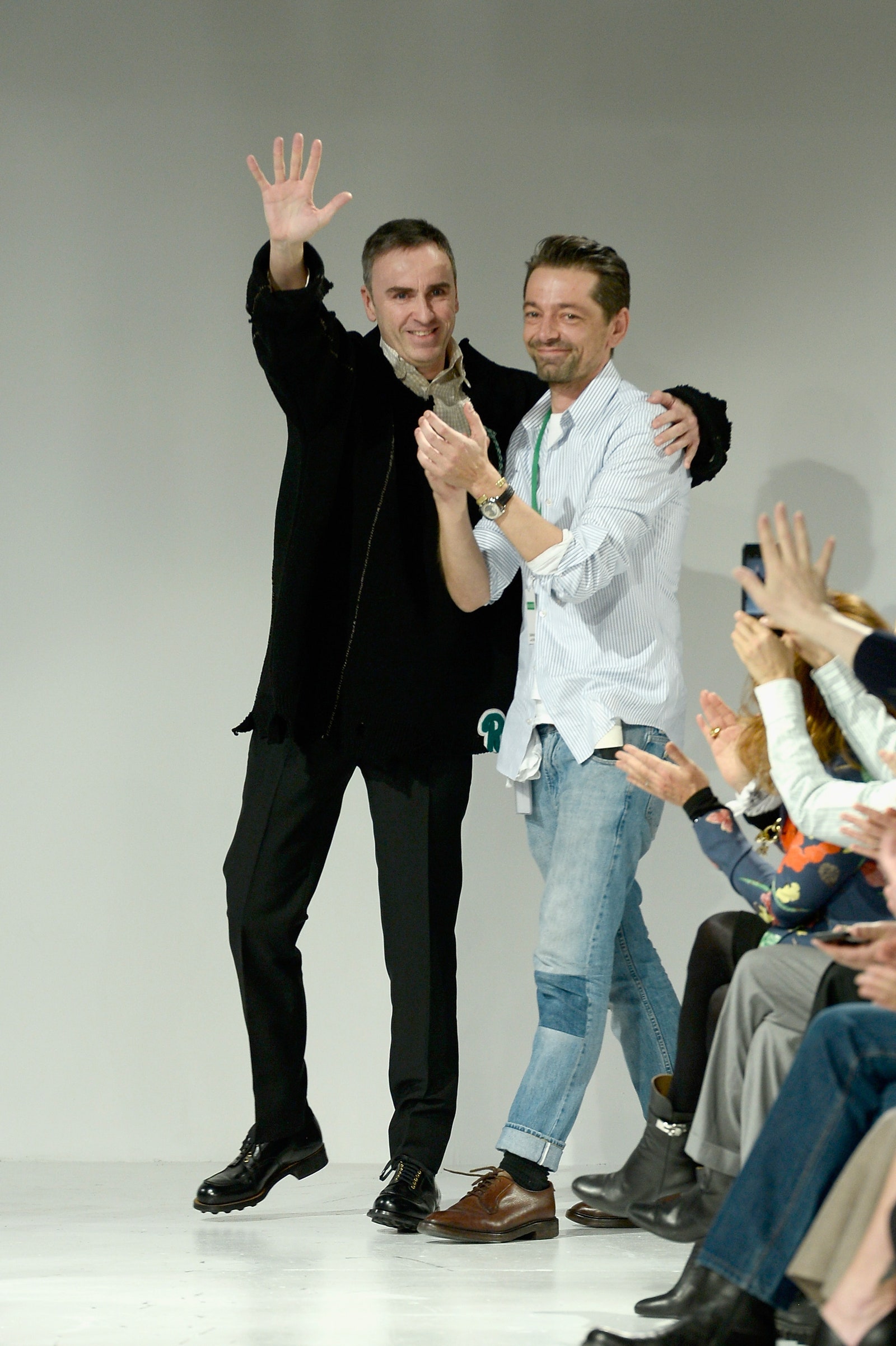Раф Симонс и Питер Мюлье в финале показа Calvin Klein 2017 год