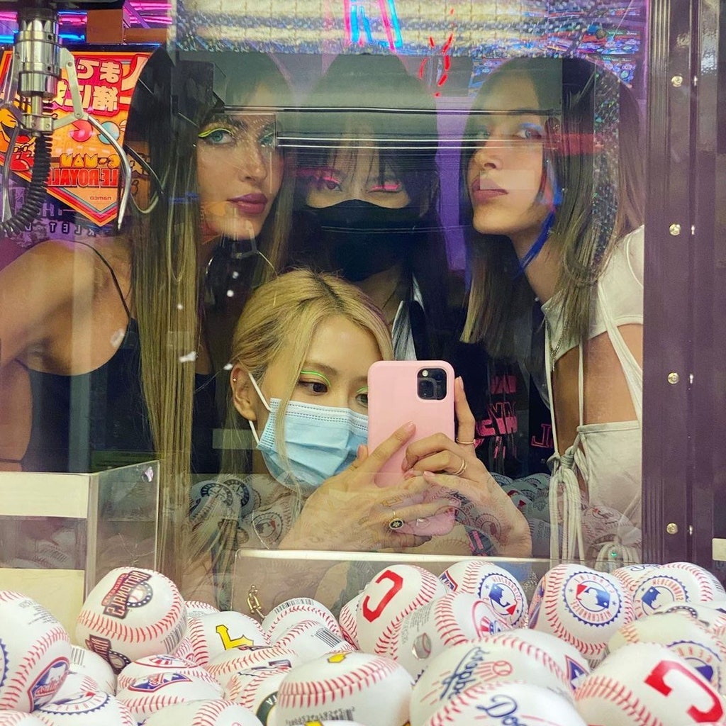 Попробуйте макияж с цветными лайнерами как у Blackpink и Simihaze